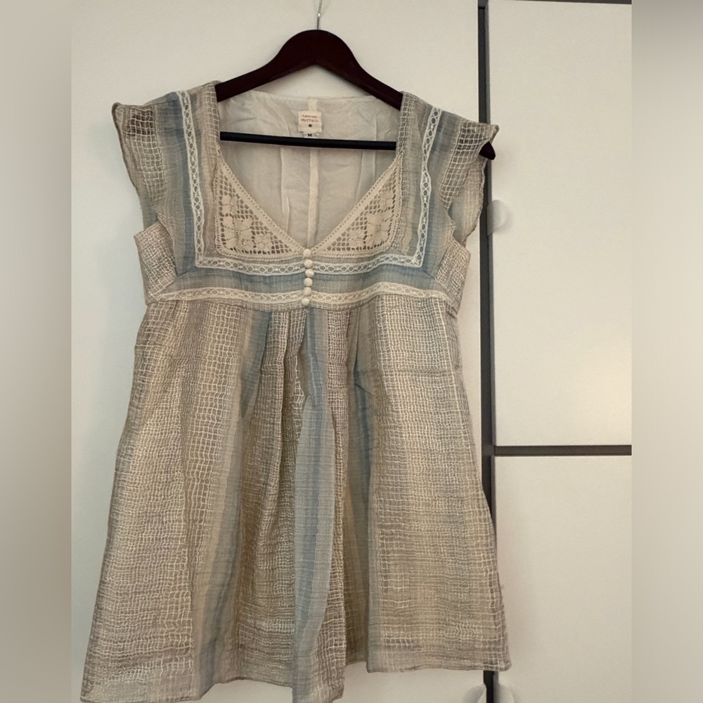 Crochet-Trim V-Neck Tunic Top in Beige and Light Blue
